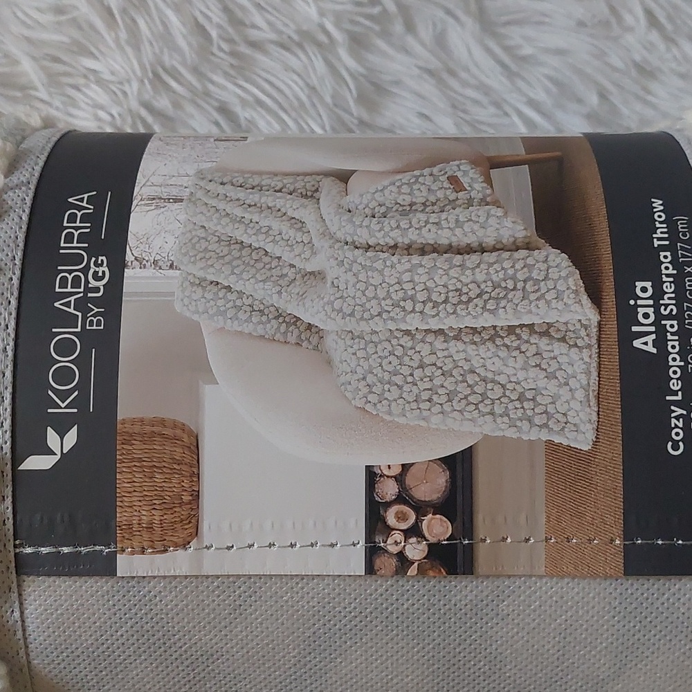 Alaia cozy Leopard Sherpa Throw
